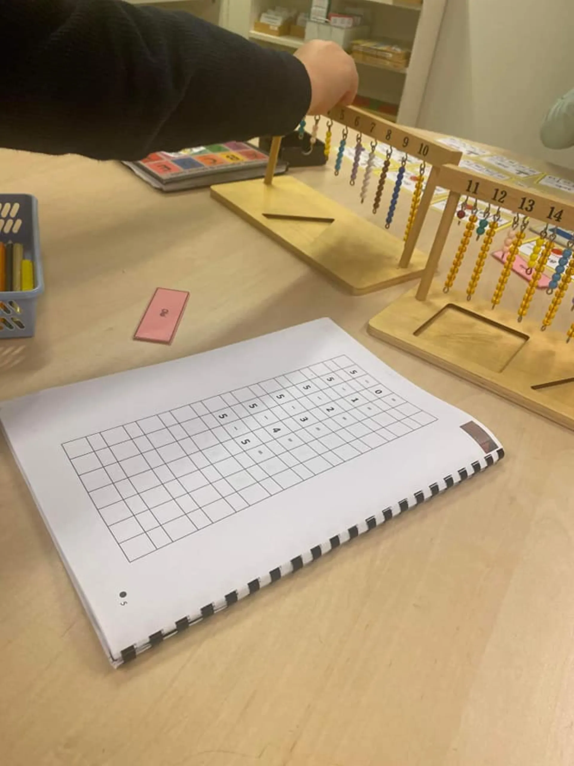 Barn som lærer i naturen